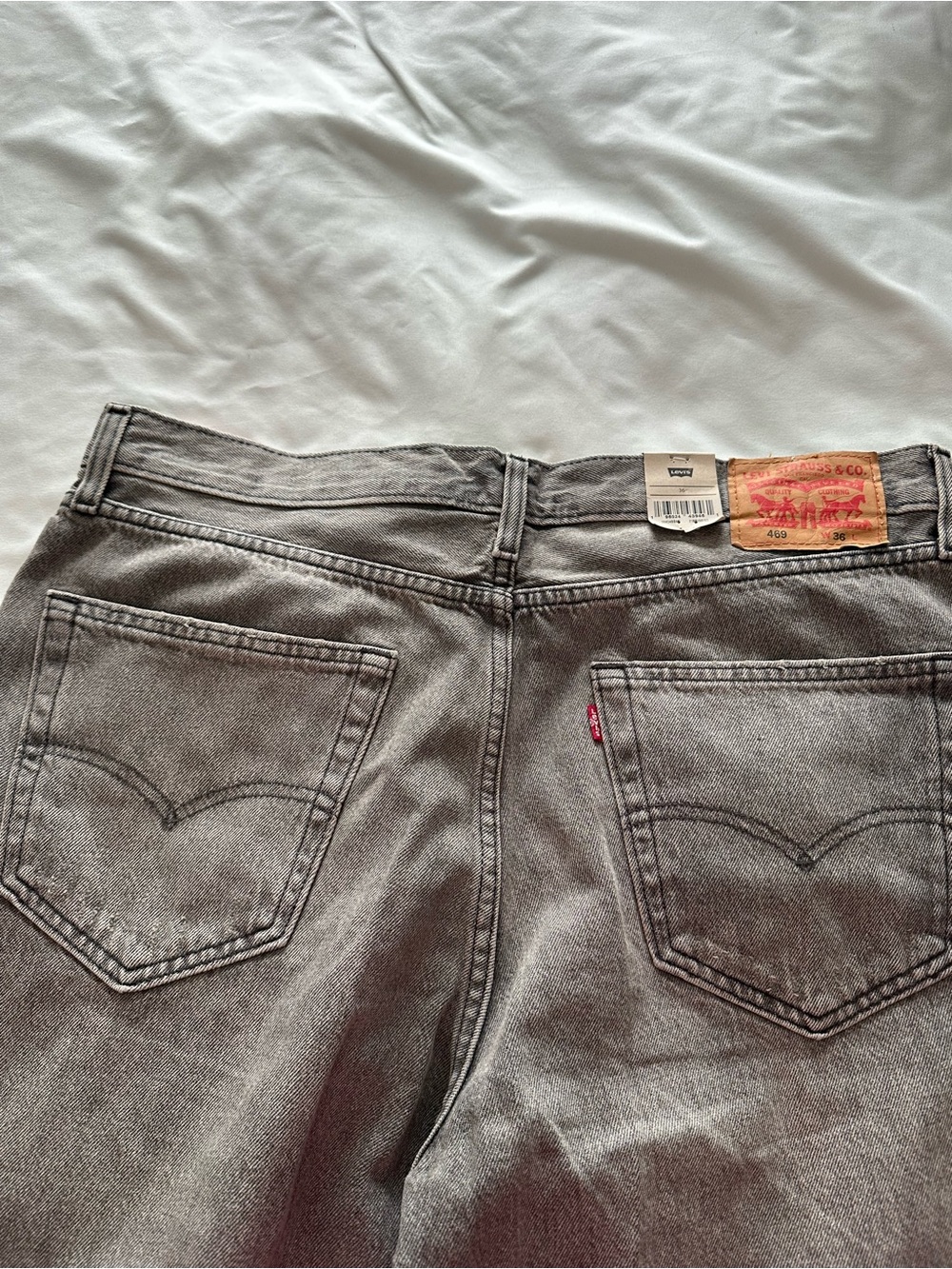 Brand New with Tags | Levi’s 469 Men Shorts - Picture 2 of 4